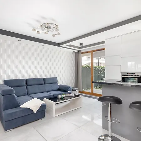 Apartment Wola! Big Garden! Cosily! Warsaw